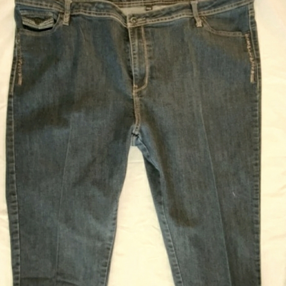 Salt Works Mid Rise Crop Jeans - Picture 3 of 8